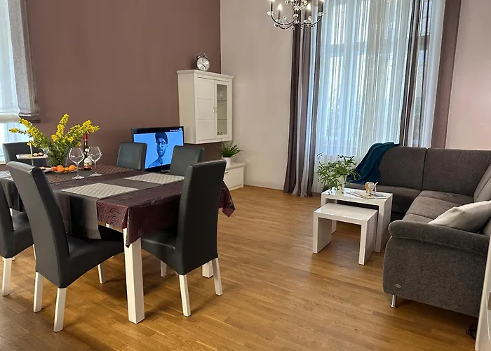 Center Apartment *